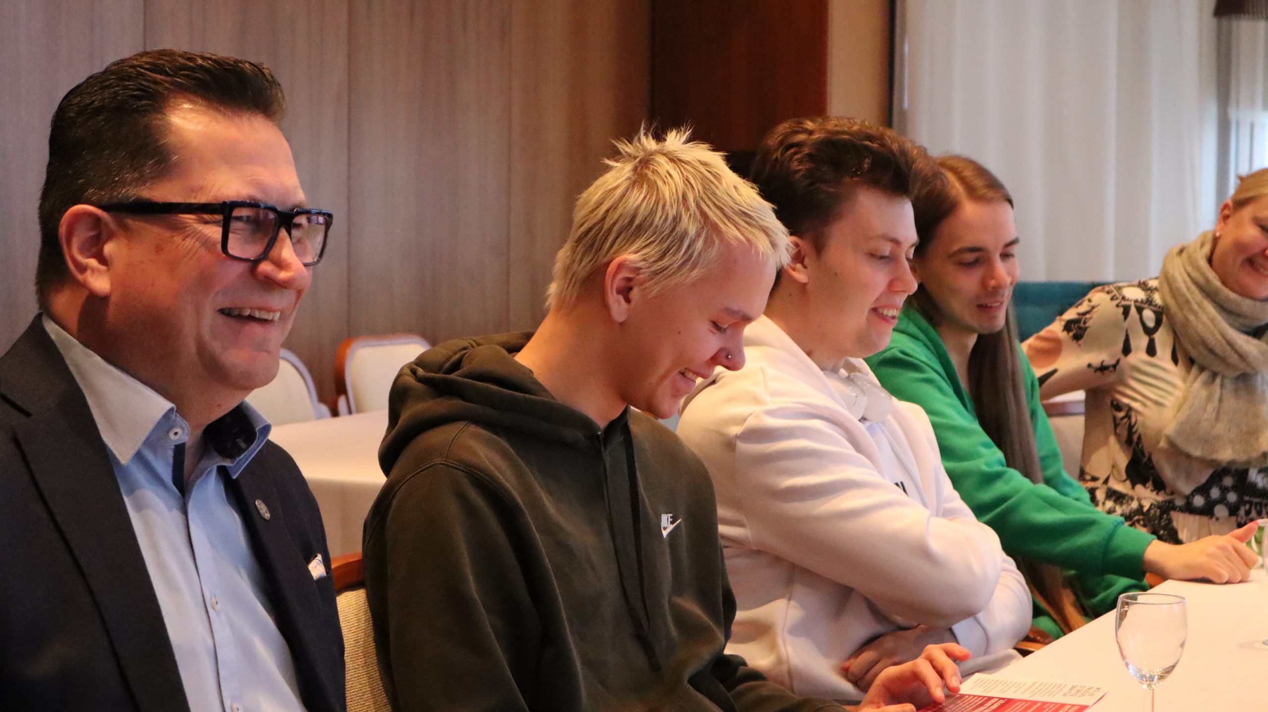 Nuorten joulukortti päättäjille: jos kaikki olisivat mukavia toisilleen