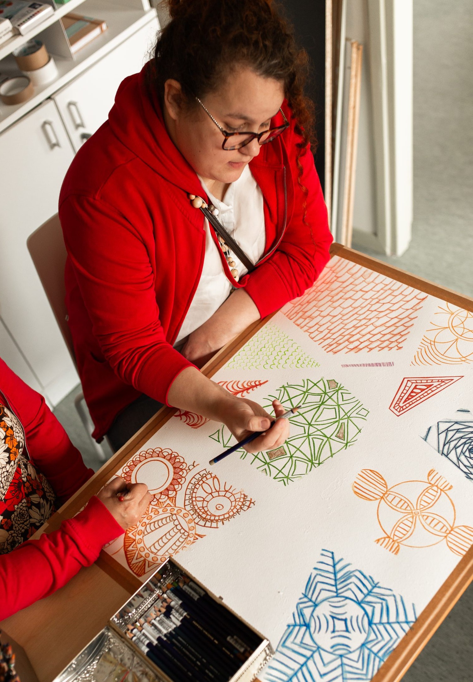 Nepsy-kahvila kutsuu pysähtymään neuromoninaisuuden äärelle Lahdessa